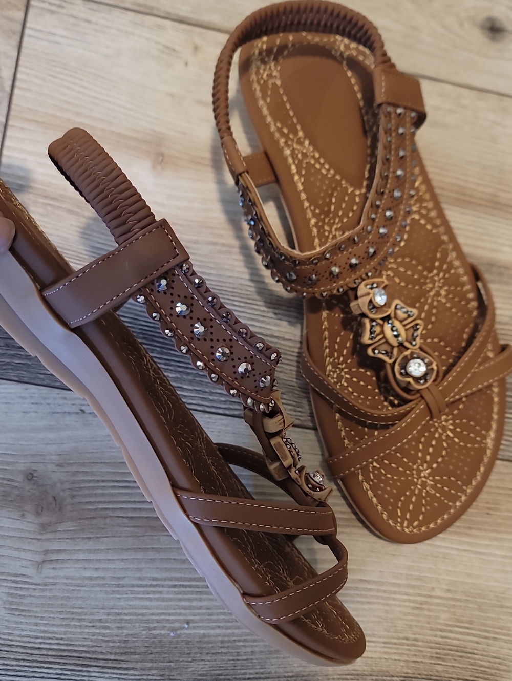 NWOT Cute Sandals - Picture 2 of 3